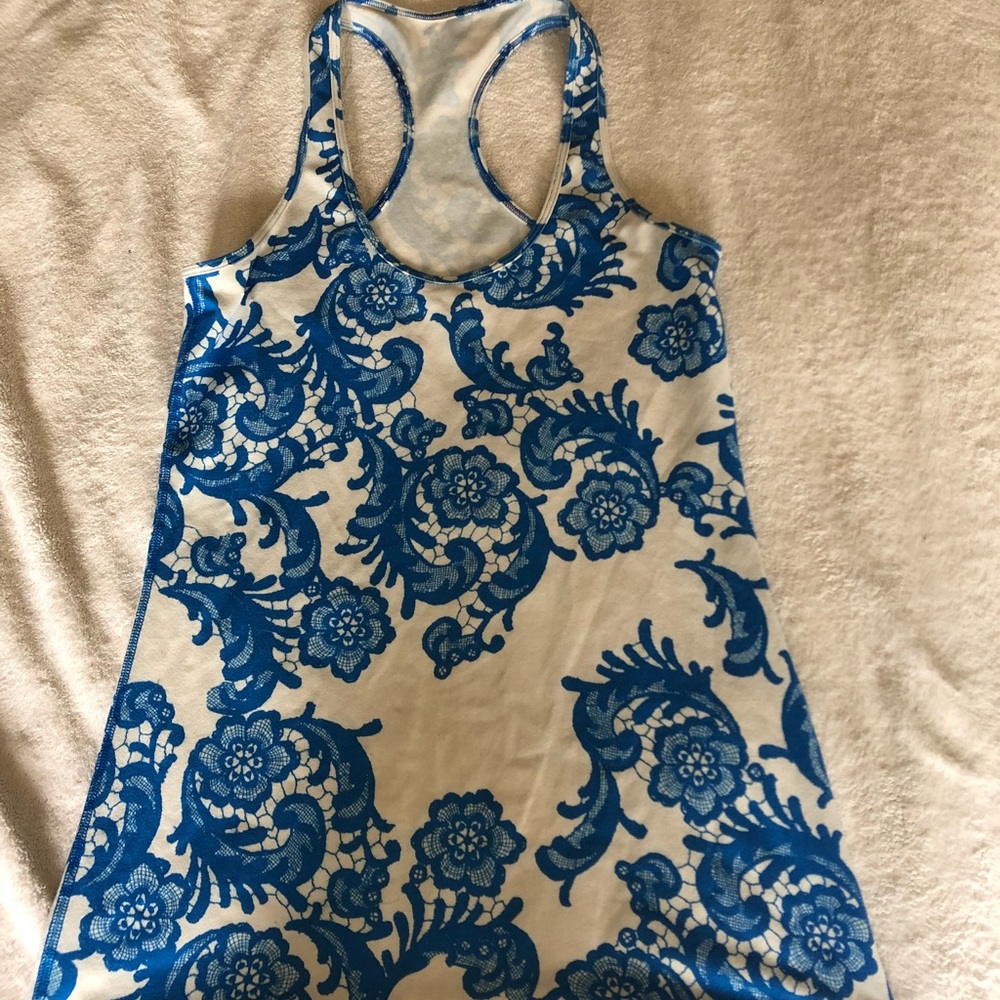 LULUMEON SIZE 4 COOL RACERBACK TANK